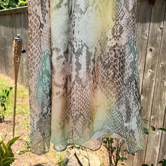 Single Los Angeles Women’s Small Colorful Printed Flowy Mini Dress for Summer! - Picture 4 of 10